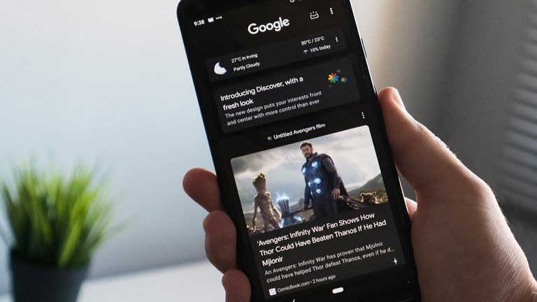 Google Discover comienza a llegar a todo el mundo, con tema oscuro incluido