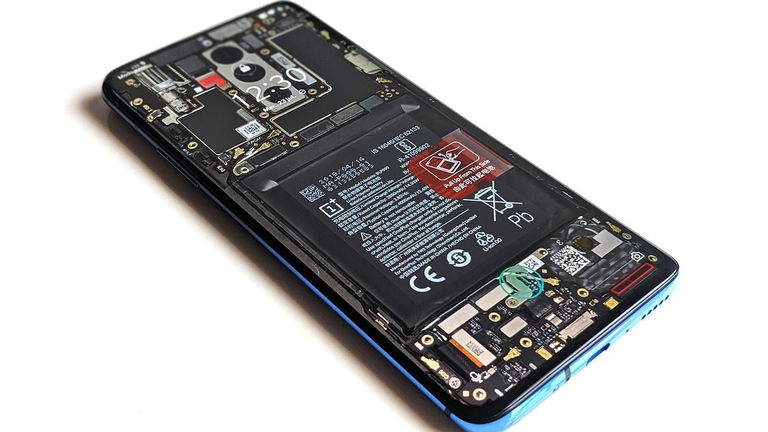 Fondos de pantalla "transparentes" para todos: las entrañas de tu móvil como wallpaper gracias a iFixit