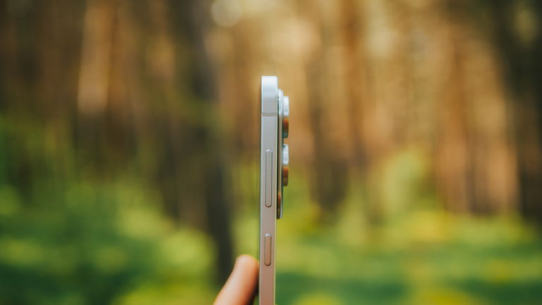 Así es cómo se fabrica un móvil ultrafino: ya puedes ver el desmontaje en vídeo del nuevo Samsung Galaxy S25 Edge